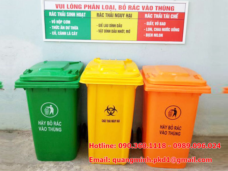 Thùng phân loại rác thải - thùng vàng là rác y tế, thùng xanh là rác sinh hoạt,