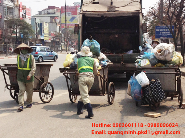 Việt Nam đang tính toán lộ trình cấm nhựa dùng một lần - xe thu gom rác thải