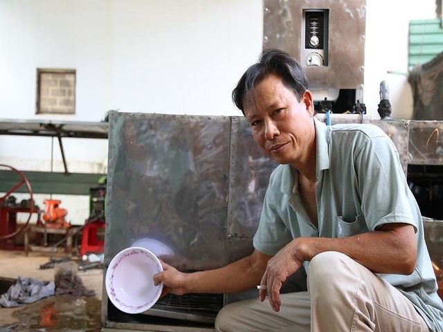 Bác nông dân Tây Nguyên tự chế tạo máy rửa chén công nghiệp 3