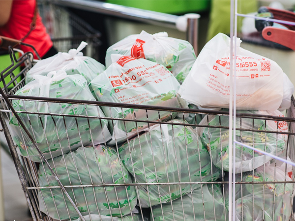 Các siêu thị thành phố Hồ Chí Minh sẽ tính phí cho người mua sắm sử dụng túi nilon 1