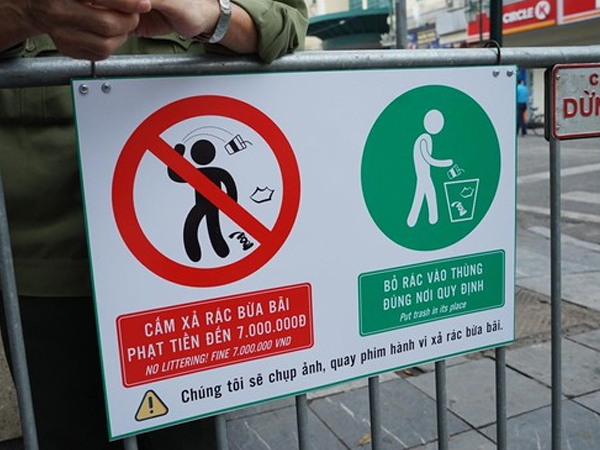 Người Hà Nội ủng hộ lắp camera ghi hình tại phố đi bộ, phạt 7 triệu đồng hành vi xả rác bừa bãi 1