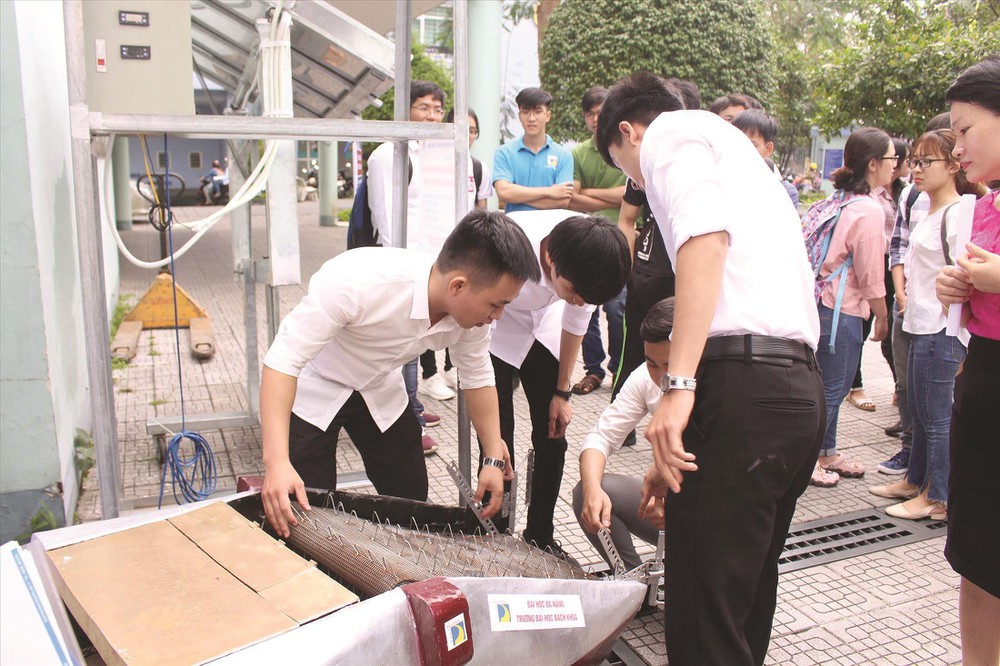 Sinh viên Đà Nẵng chế tạo máy thu gom rác thải 3