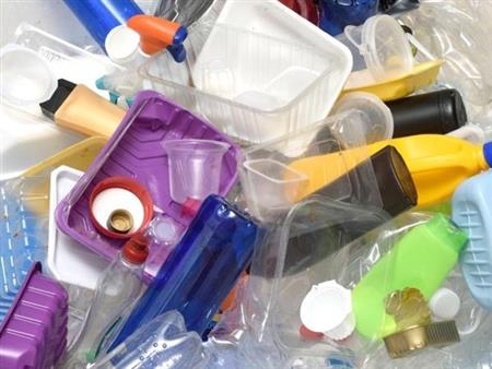 Rác thải nhựa dùng một lần tiện nhưng không lợi