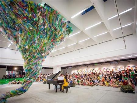 Triển lãm “Hành tinh nhựa”: Vật liệu nhựa qua sử dụng hóa thành tác phẩm nghệ thuật